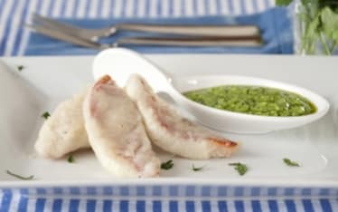 Triglie in pastella con salsa di spinaci e ricotta
