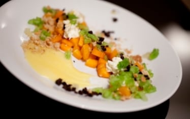 Insalata di albicocche e pomodori verdi