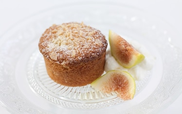 Mantovana con ricotta, fichi e salsa al moscato passito