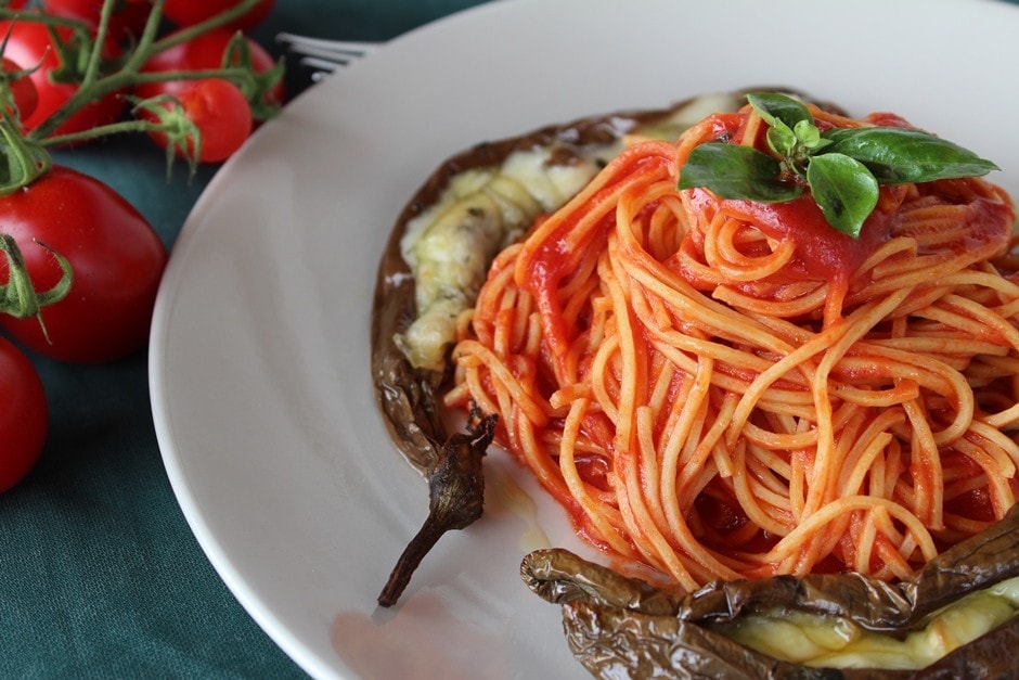 Pasta alla chitarra pomodoro e melanzane ricetta