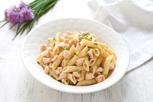 Preparazione Penne al salmone e panna - Fase 3