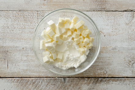 Preparazione Torta salata al formaggio - Fase 1 Preparazione Torta salata al formaggio - Fase 1