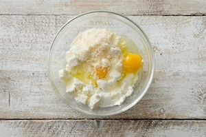 Preparazione Torta salata al formaggio - Fase 1