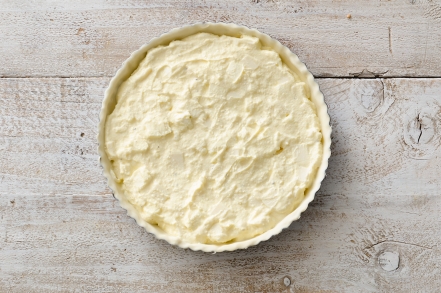 Preparazione Torta salata al formaggio - Fase 2 Preparazione Torta salata al formaggio - Fase 2