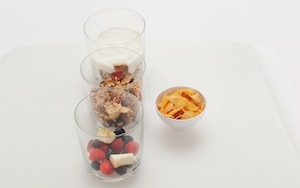 Preparazione Yogurt con frutta, cereali e miele - Fase 3