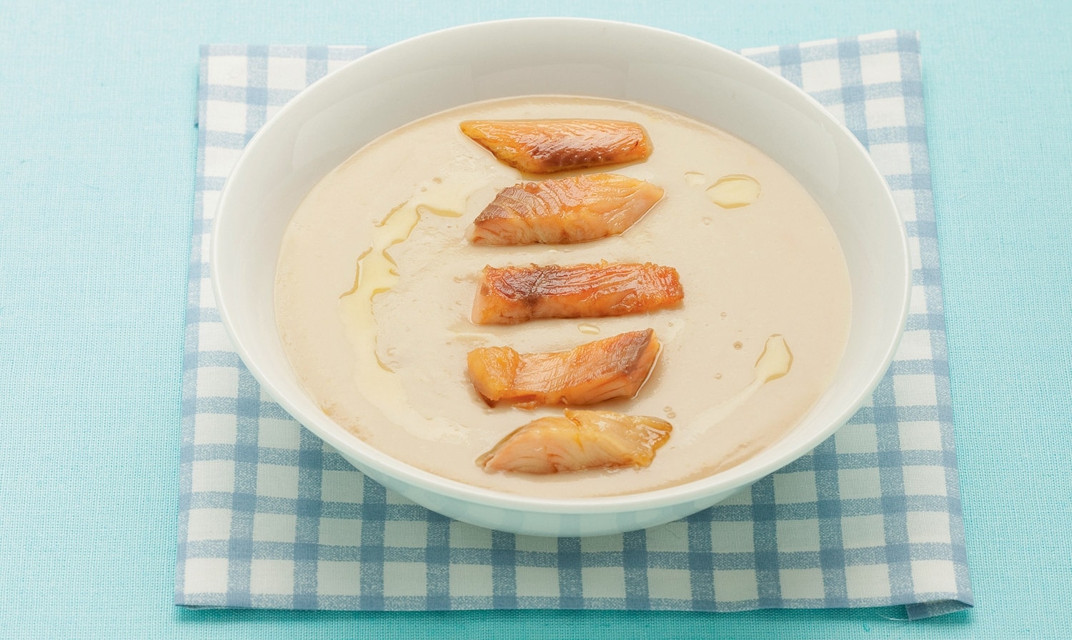 Crema di cannellini con trota salmonata al rosmarino ricetta