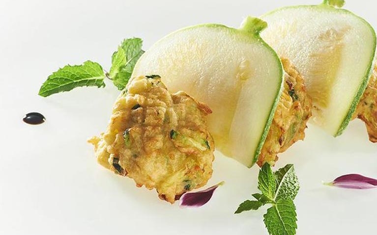 Frittelle soffici di zucchine, menta e pecorino Frittelle soffici di zucchine, menta e pecorino
