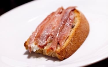 Pane, burro, acciughe