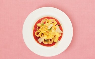 “Tagliatelle” di frittata con salsa al pomodoro