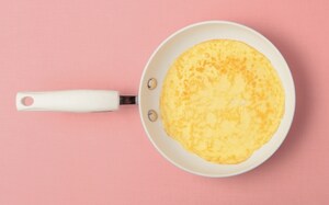 Preparazione “Tagliatelle” di frittata con salsa al pomodoro - Fase 2