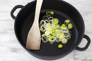 Preparazione Trofie ai porri, salsiccia e radicchio - Fase 2