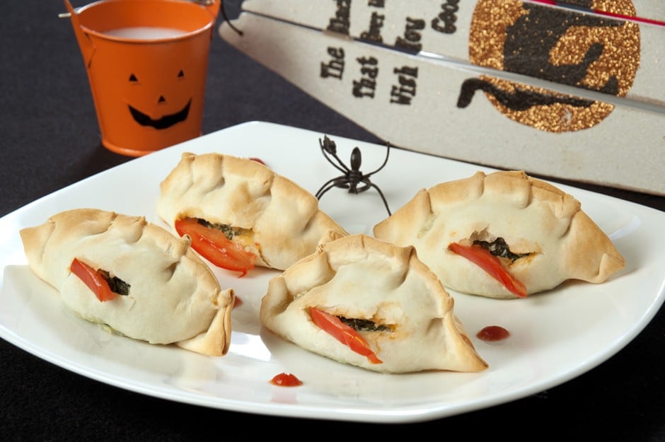 Fagottini spinaci e ricotta di Halloween ricetta