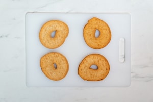 Preparazione Friselle al pomodoro e basilico - Fase 1