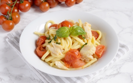 Preparazione Scialatielli, merluzzo, pomodorini e basilico - Fase 2 Preparazione Scialatielli, merluzzo, pomodorini e basilico - Fase 2