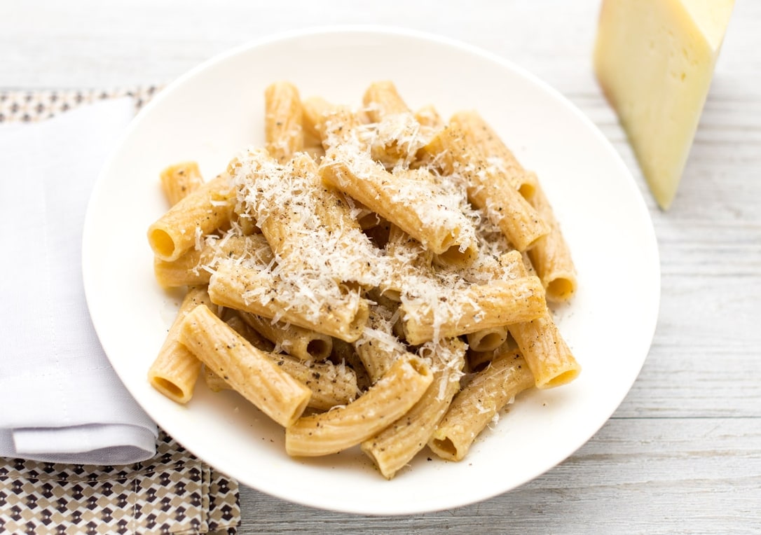 Rigatoni integrali con colatura di alici e pecorino ricetta