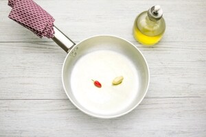 Preparazione Rigatoni integrali con colatura di alici e pecorino - Fase 1