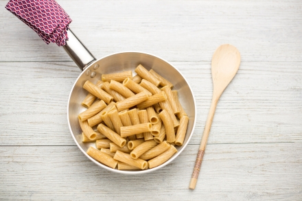 Preparazione Rigatoni integrali con colatura di alici e pecorino - Fase 1 Preparazione Rigatoni integrali con colatura di alici e pecorino - Fase 1