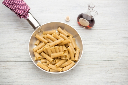 Preparazione Rigatoni integrali con colatura di alici e pecorino - Fase 2 Preparazione Rigatoni integrali con colatura di alici e pecorino - Fase 2