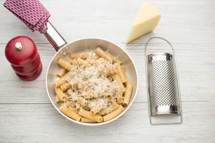 Preparazione Rigatoni integrali con colatura di alici e pecorino - Fase 2 Preparazione Rigatoni integrali con colatura di alici e pecorino - Fase 2