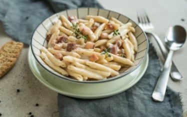 Strozzapreti, pecorino romano e guanciale affumicato
