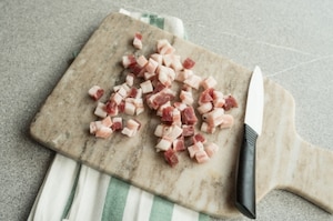 Preparazione Strozzapreti, pecorino romano e guanciale affumicato - Fase 2