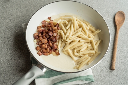 Preparazione Strozzapreti, pecorino romano e guanciale affumicato - Fase 3 Preparazione Strozzapreti, pecorino romano e guanciale affumicato - Fase 3