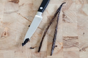 Preparazione Ciambella soffice con mandorle pralinate - Fase 2