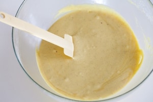 Preparazione Ciambella soffice con mandorle pralinate - Fase 3