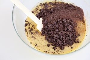 Preparazione Ciambella soffice con mandorle pralinate - Fase 4