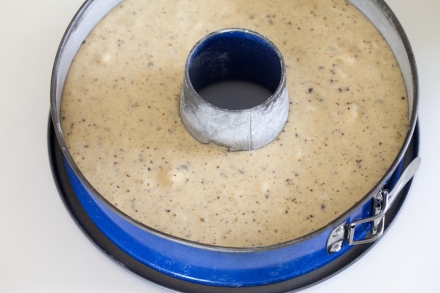 Preparazione Ciambella soffice con mandorle pralinate - Fase 5 Preparazione Ciambella soffice con mandorle pralinate - Fase 5