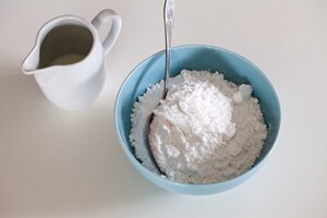 Preparazione Ciambella soffice con mandorle pralinate - Fase 6