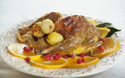 Faraona arrosto, arance e ribes