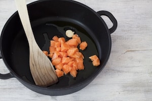 Preparazione Fusilli, rucola, salmone e zenzero - Fase 1