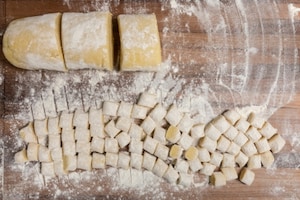 Preparazione Gnocchi di patate ricetta base - Fase 2
