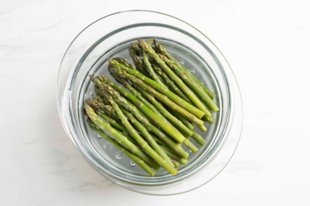 Preparazione Insalata di riso e asparagi - Fase 2 Preparazione Insalata di riso e asparagi - Fase 2
