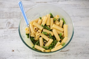 Preparazione Maccheroni e fagiolini con salsa maionese al curry - Fase 2