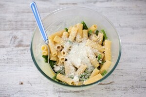 Preparazione Maccheroni e fagiolini con salsa maionese al curry - Fase 3