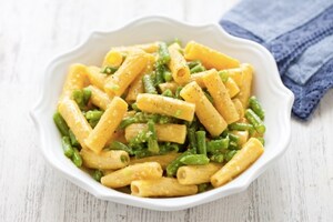 Preparazione Maccheroni e fagiolini con salsa maionese al curry - Fase 3