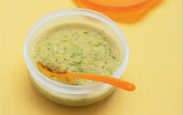 Minestrina con stracciatella d’uovo e zucchine grattugiate