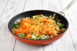 Preparazione Penne con briciole di salsiccia e insalata riccia - Fase 3