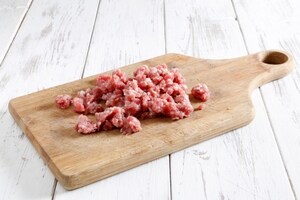 Preparazione Penne con briciole di salsiccia e insalata riccia - Fase 1