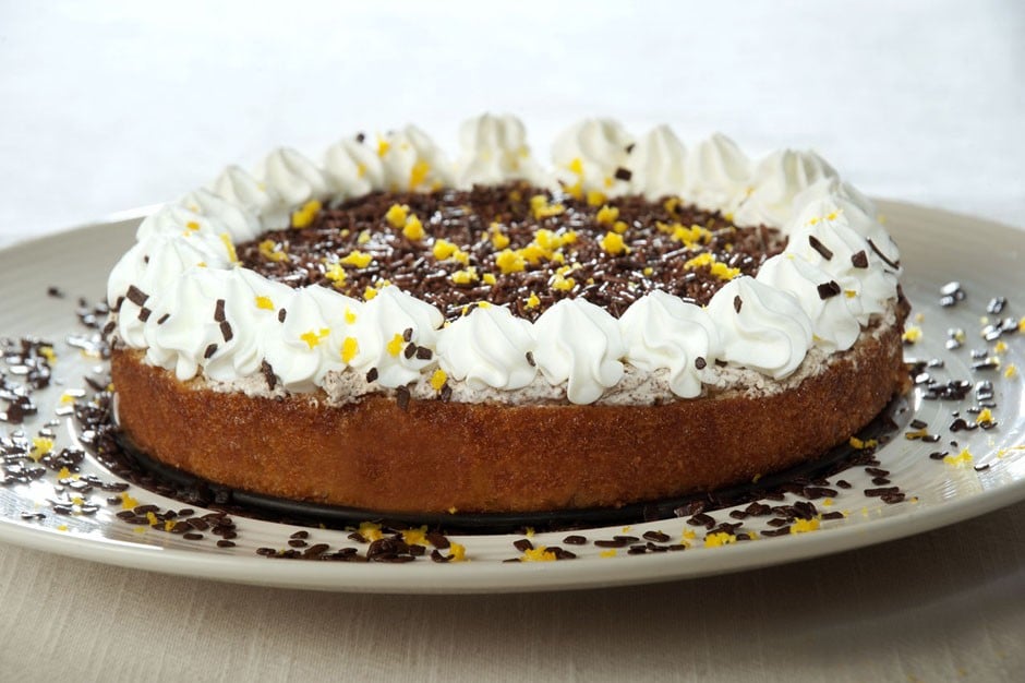 Torta all'arancia, panna e cioccolato ricetta