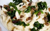 Maccheroni calabresi con brie, spinaci e uvetta al prosecco