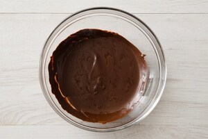 Preparazione Quadrotti al cioccolato fondente, mou e fior di sale - Fase 1