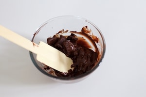 Preparazione Barrette ai cereali con cioccolato e uva passa - Fase 2