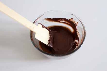 Preparazione Barrette ai cereali con cioccolato e uva passa - Fase 3 Preparazione Barrette ai cereali con cioccolato e uva passa - Fase 3