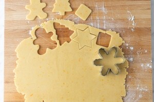 Preparazione Biscotti di Natale decorati - Fase 3