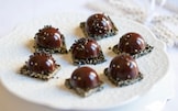 Cioccolatini fondenti con ganache al sesamo