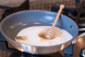 Preparazione Cioccolatini fondenti con ganache al sesamo - Fase 1