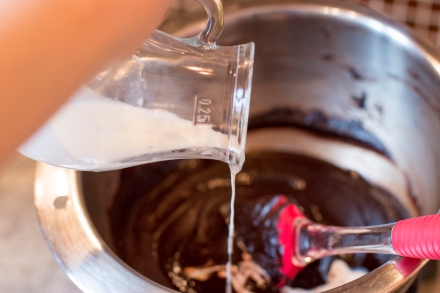 Preparazione Cioccolatini fondenti con ganache al sesamo - Fase 3 Preparazione Cioccolatini fondenti con ganache al sesamo - Fase 3